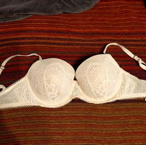 Victoria's Secret 34DD bra
